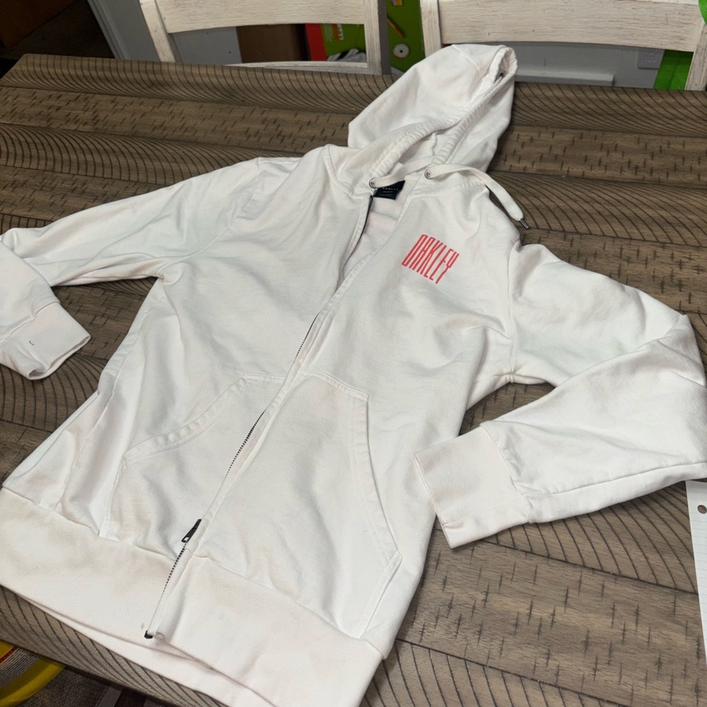 Men medium Oakley sweatshirt (custom fit)